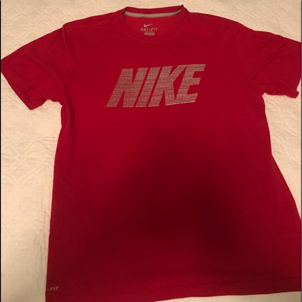 Men’s medium dry fit Nike top